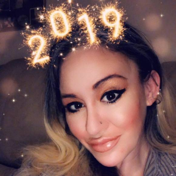 Meet your Posher, Shaina - Picture 1 of 3